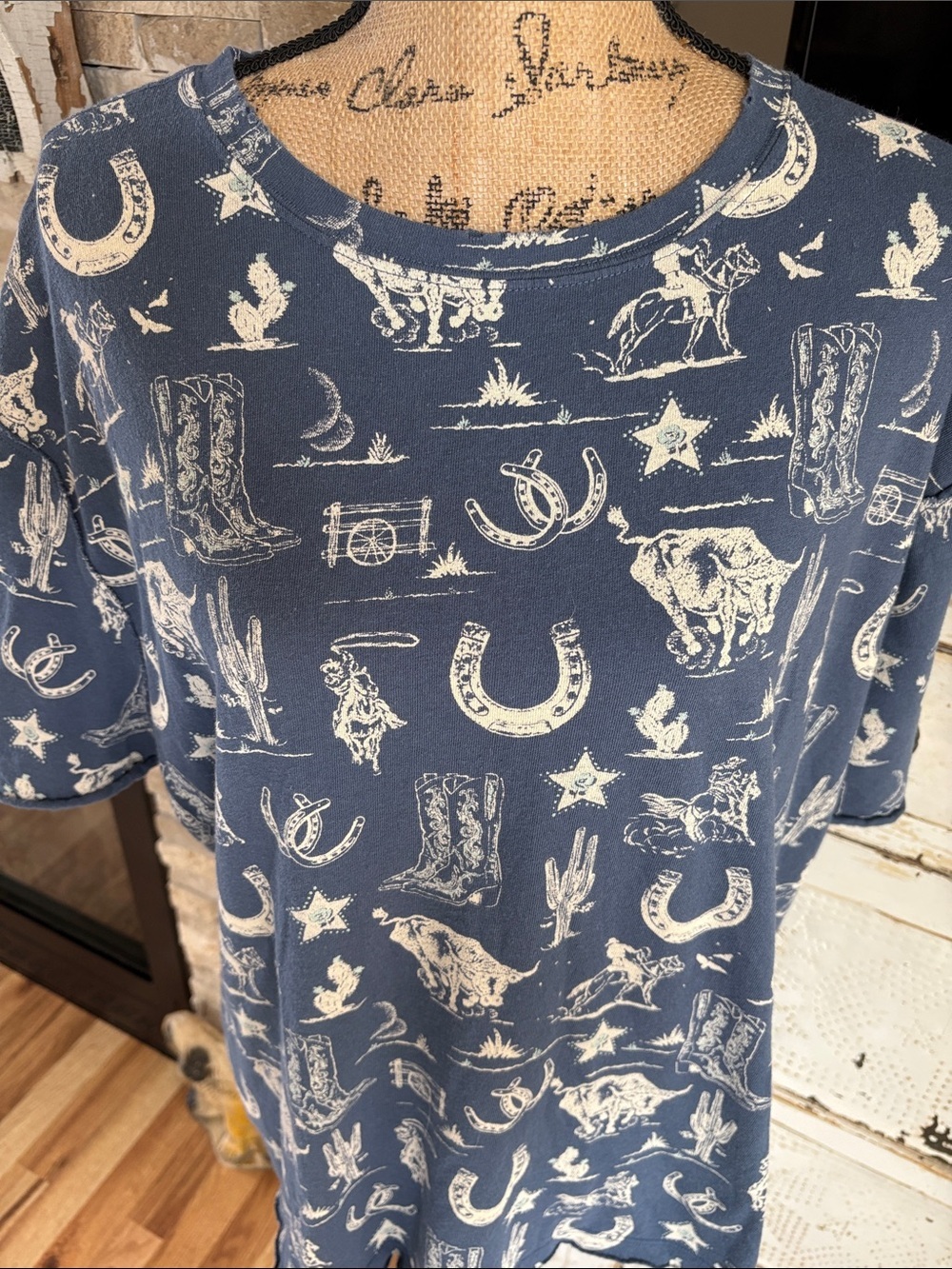 Free People blue painted graphic tshirt western theme drop shoulder horseshoe - Picture 3 of 16
